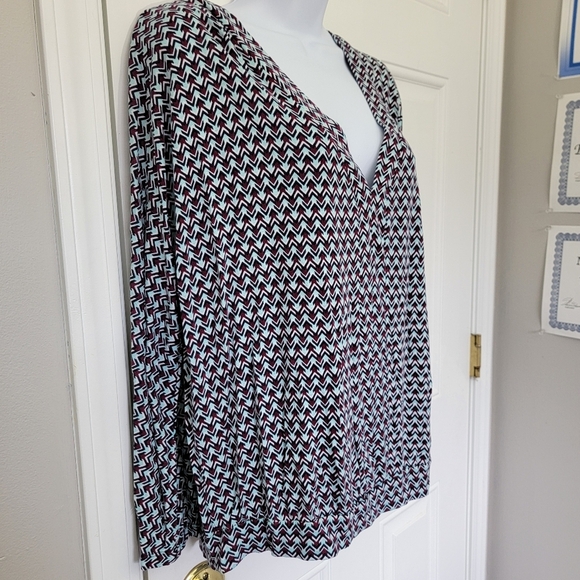 Lot Pair Of 2 Venus Long Sleeve Blouses V Neck Floral Geometric Print Medium - Picture 6 of 9